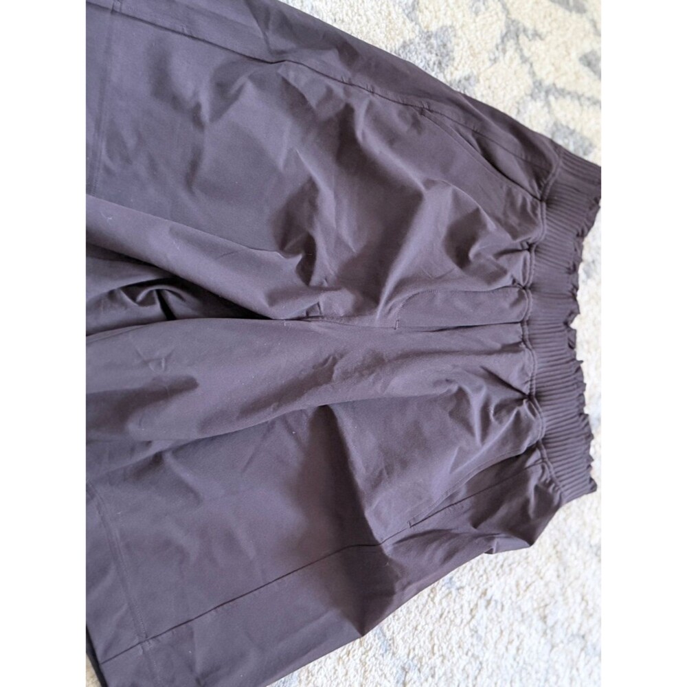 Lululemon Stretch Woven Ruffle-Waist High-Rise Short 9" - Picture 2 of 6
